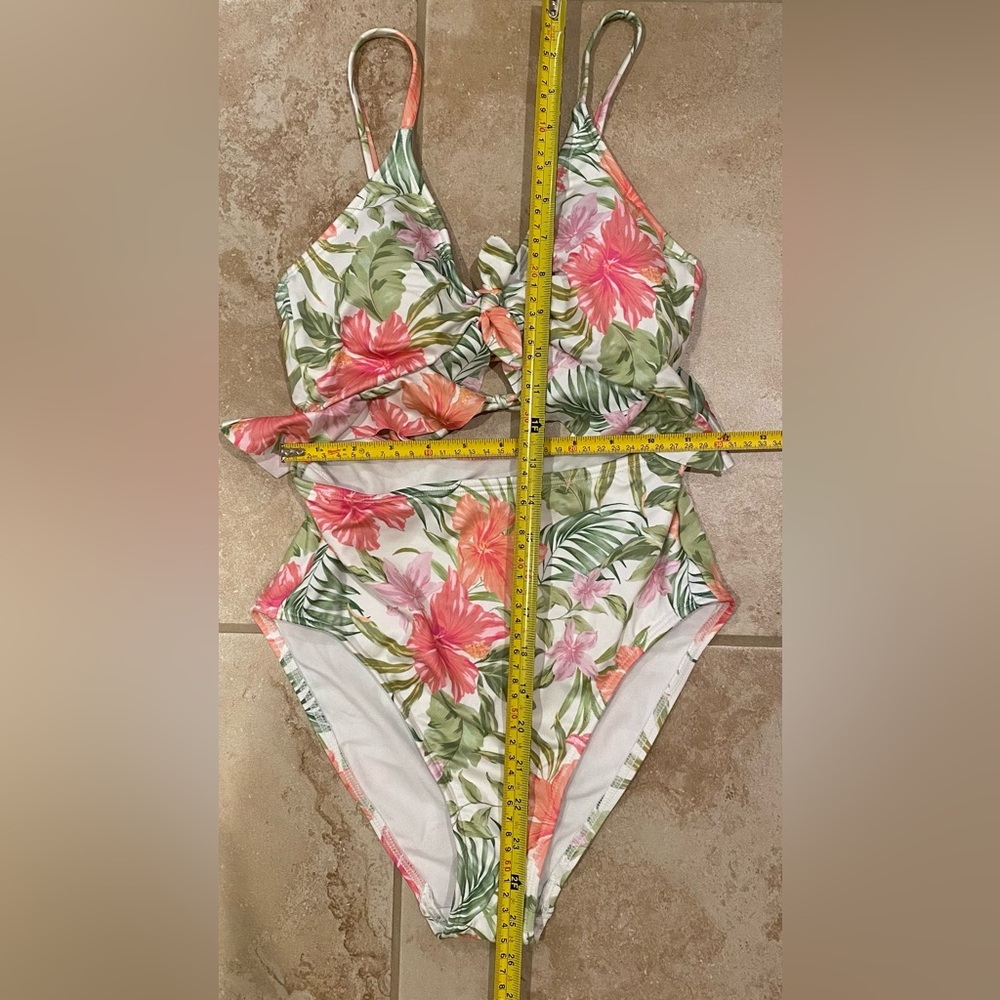 NWOT Hurley Floral Cut Out Ruffled W/Lace Up Back One Piece Swimsuit - Size S - Picture 7 of 13